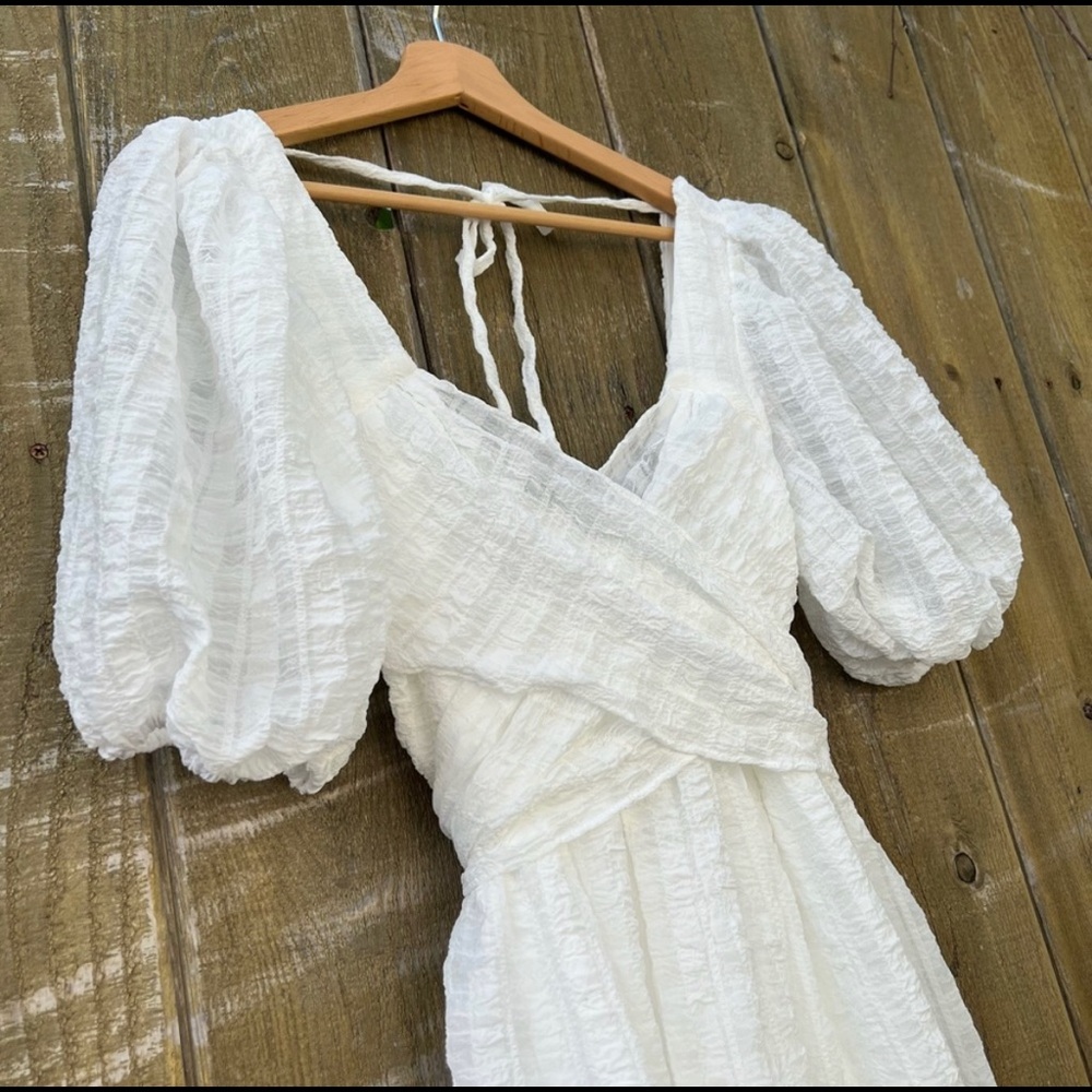 White Gingham Puff Sleeve Backless Midi Dress 🌿 - Picture 5 of 10